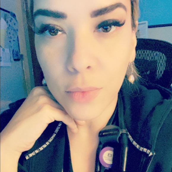 Meet your Posher, Cristina - Picture 2 of 9